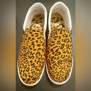 Cheetah print Nike slip ons women’s 8.5